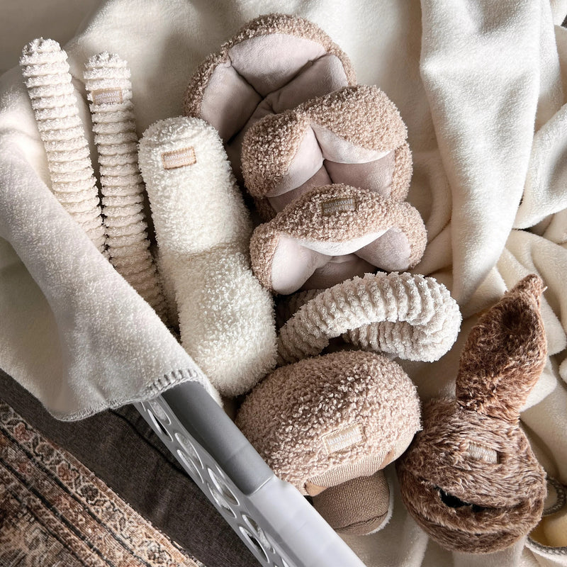 MONTI in Oat - Crinkly + Squeaky Snuffle Ball